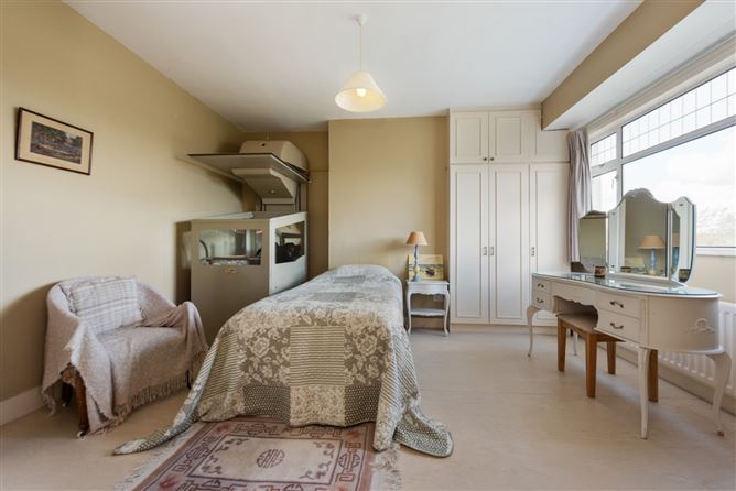 8 Woodside Grove, Castlepark, Rathfarnham, Dublin 14