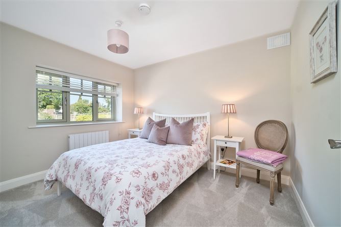 https://photos-a.propertyimages.ie/media/3/5/1/4943153/5f9af8b5-ae8e-42d3-8189-558871b2faa2_l.jpg