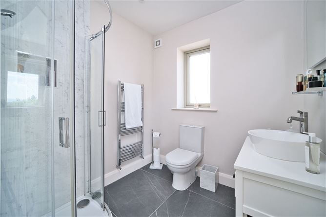 https://photos-a.propertyimages.ie/media/3/5/1/4943153/5f9af8b5-ae8e-42d3-8189-558871b2faa2_l.jpg