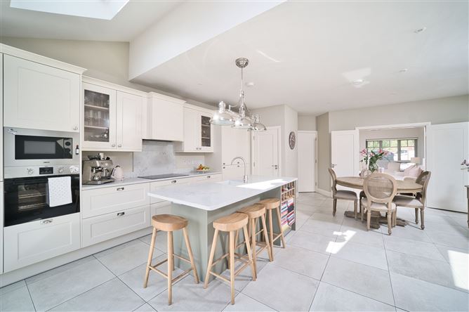 https://photos-a.propertyimages.ie/media/3/5/1/4943153/5f9af8b5-ae8e-42d3-8189-558871b2faa2_l.jpg