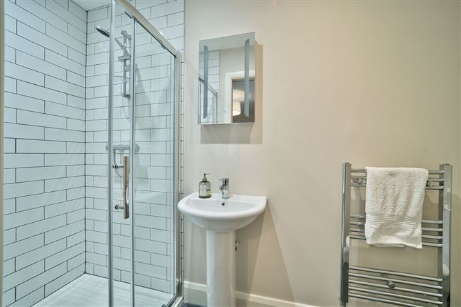 https://photos-a.propertyimages.ie/media/3/5/1/4943153/5f9af8b5-ae8e-42d3-8189-558871b2faa2_l.jpg