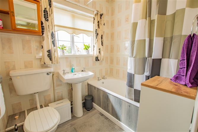 6 Ashcroft Park, Raharney, Westmeath