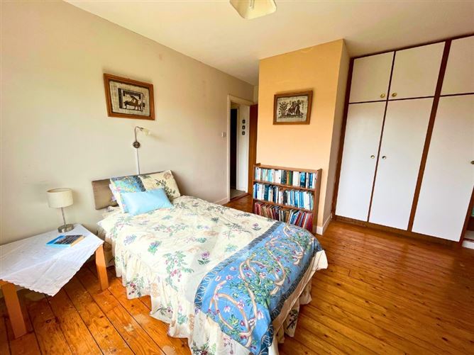 22 Lakelands Close, Stillorgan, County Dublin