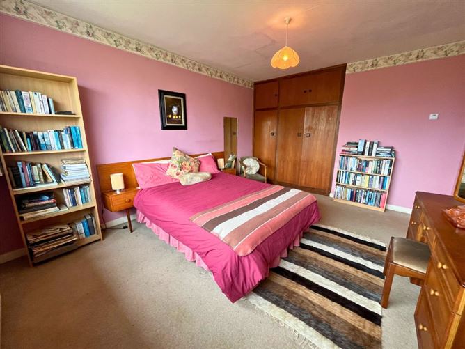 22 Lakelands Close, Stillorgan, County Dublin