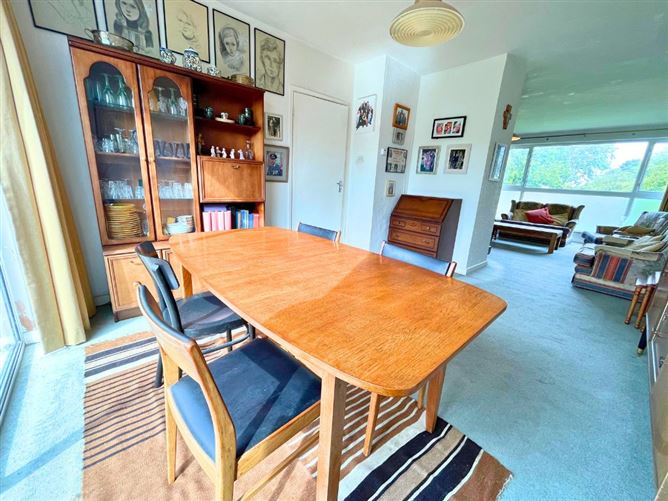22 Lakelands Close, Stillorgan, County Dublin