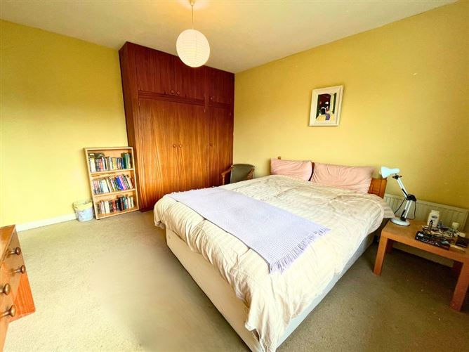 22 Lakelands Close, Stillorgan, County Dublin