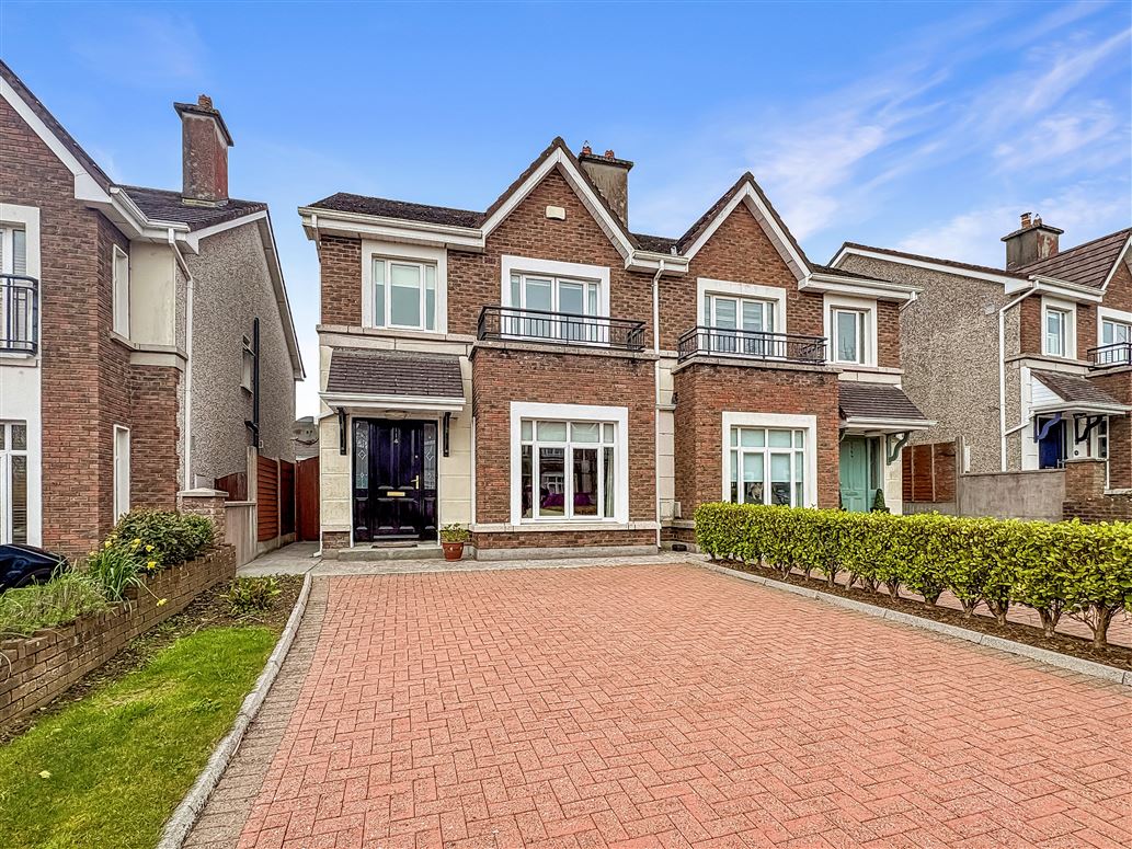 114 Ros Caoin, Roscam, Galway