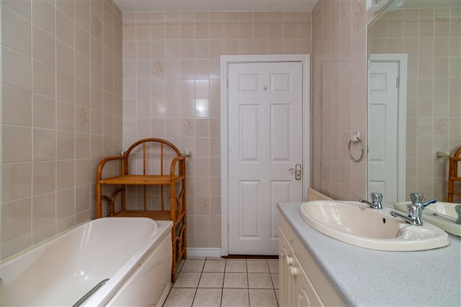 2 Roselawn, High Street, Tullamore, Co. Offaly