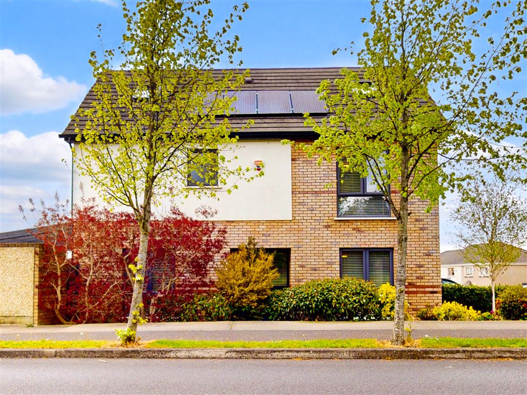 3 Elder Heath Avenue  (2 Large Attic Rooms Plus Studio), Kiltipper, Dublin 24