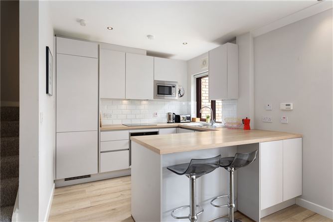 64 Lansdowne Village, Sandymount, Dublin 4