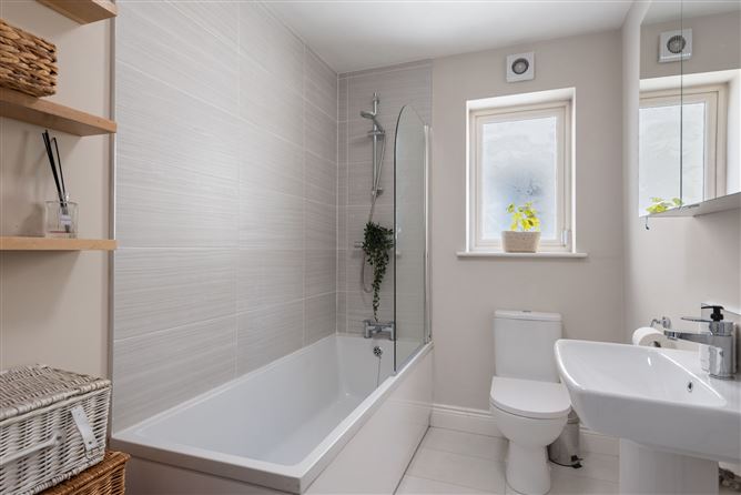 11 Dodderbrook Lawn, Ballycullen, Dublin 24