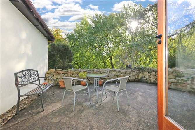 Boru Oak Lodge, Raheen, Tuamgraney, Co. Clare.