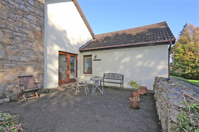 Boru Oak Lodge, Raheen, Tuamgraney, Co. Clare.