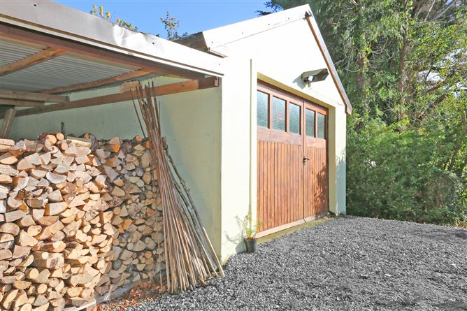 Boru Oak Lodge, Raheen, Tuamgraney, Co. Clare.