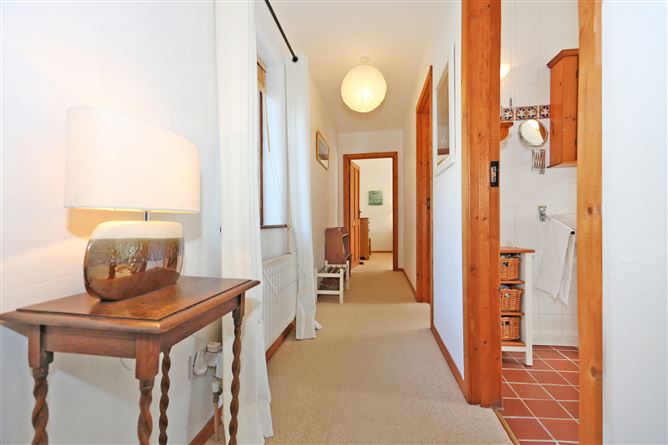 Boru Oak Lodge, Raheen, Tuamgraney, Co. Clare.