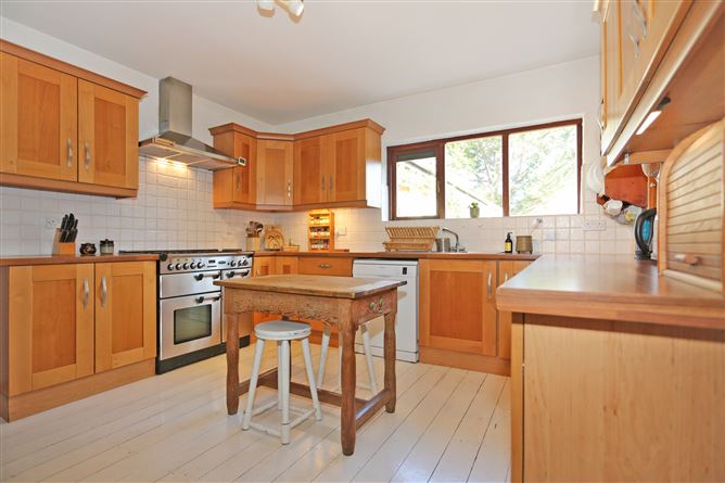 Boru Oak Lodge, Raheen, Tuamgraney, Co. Clare.