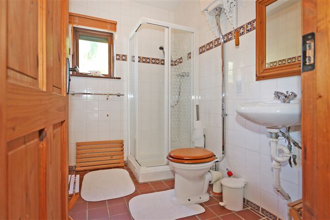 Boru Oak Lodge, Raheen, Tuamgraney, Co. Clare.