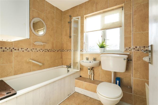 10 Lindisfarne Vale, Clondalkin, Dublin 22