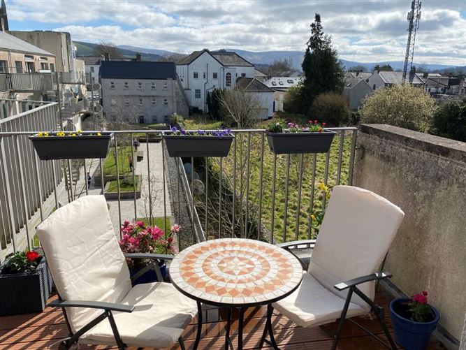 20 Newtown Square, Main Street, Blessington, Wicklow