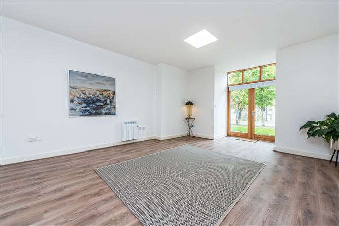https://photos-a.propertyimages.ie/media/3/5/6/4959653/c1cf16c4-5cc9-4c22-8985-d935b4d3c29d_l.jpg