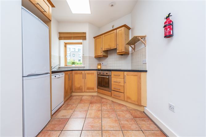 https://photos-a.propertyimages.ie/media/3/5/6/4959653/c1cf16c4-5cc9-4c22-8985-d935b4d3c29d_l.jpg