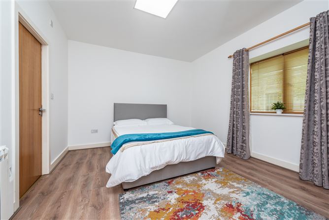 https://photos-a.propertyimages.ie/media/3/5/6/4959653/c1cf16c4-5cc9-4c22-8985-d935b4d3c29d_l.jpg