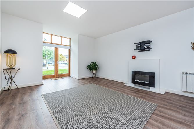 https://photos-a.propertyimages.ie/media/3/5/6/4959653/c1cf16c4-5cc9-4c22-8985-d935b4d3c29d_l.jpg