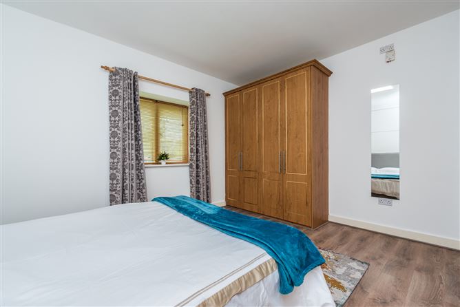 https://photos-a.propertyimages.ie/media/3/5/6/4959653/c1cf16c4-5cc9-4c22-8985-d935b4d3c29d_l.jpg