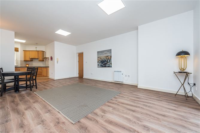 https://photos-a.propertyimages.ie/media/3/5/6/4959653/c1cf16c4-5cc9-4c22-8985-d935b4d3c29d_l.jpg