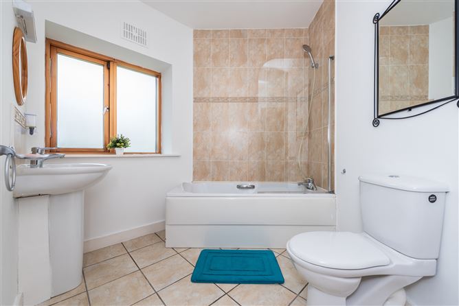 https://photos-a.propertyimages.ie/media/3/5/6/4959653/c1cf16c4-5cc9-4c22-8985-d935b4d3c29d_l.jpg