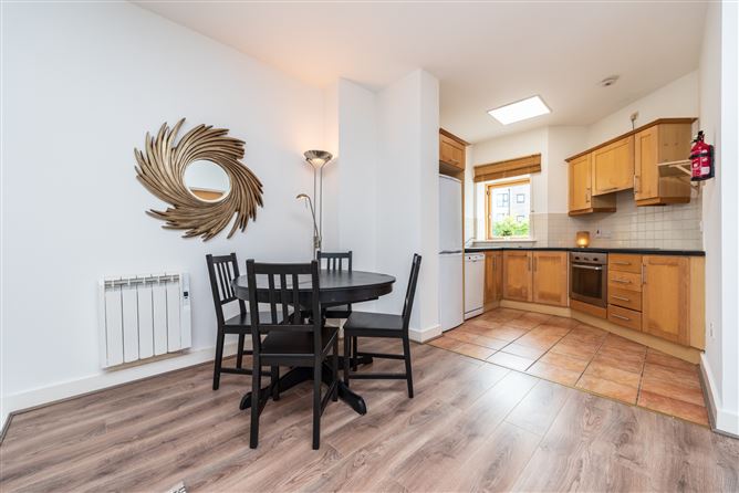 https://photos-a.propertyimages.ie/media/3/5/6/4959653/c1cf16c4-5cc9-4c22-8985-d935b4d3c29d_l.jpg