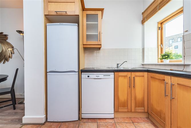 https://photos-a.propertyimages.ie/media/3/5/6/4959653/c1cf16c4-5cc9-4c22-8985-d935b4d3c29d_l.jpg