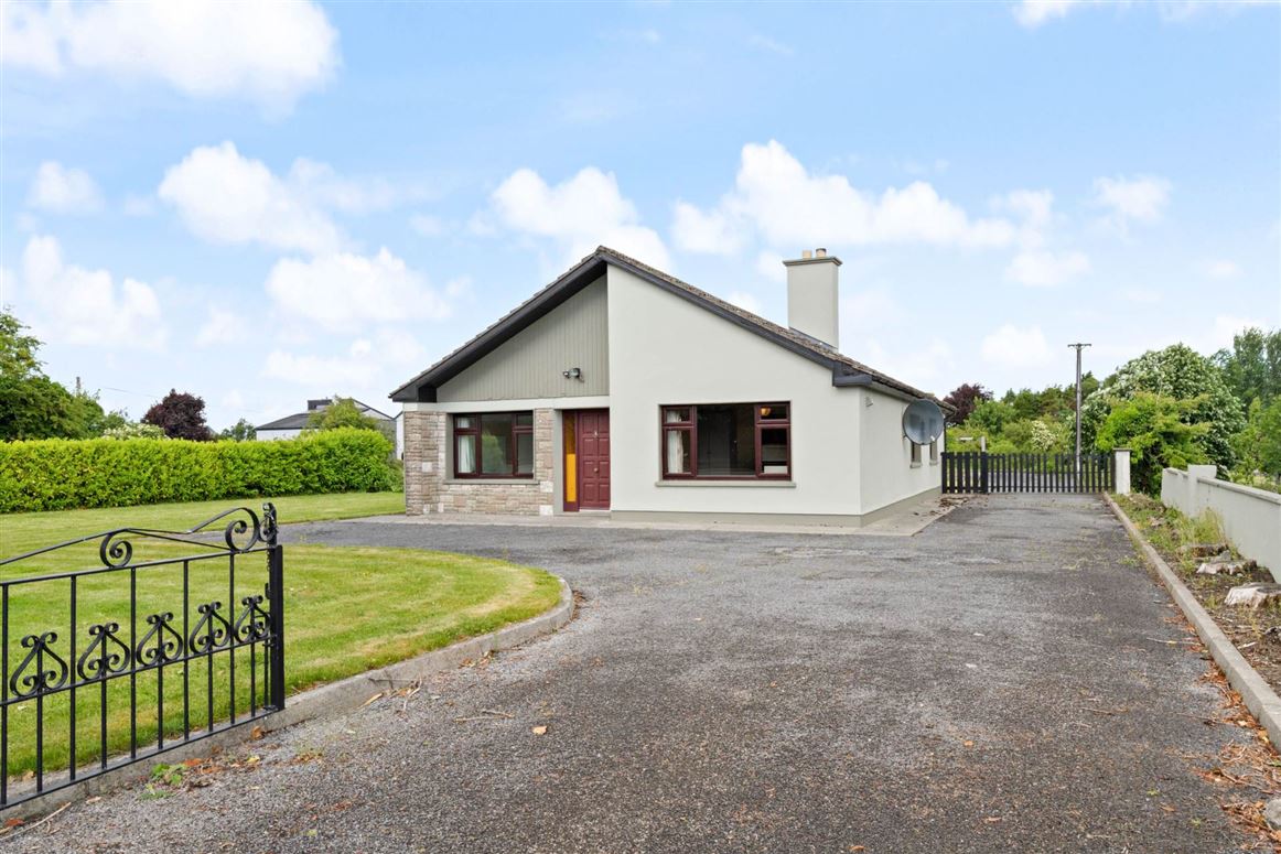 Clonbur Road, Ballinrobe, County Mayo