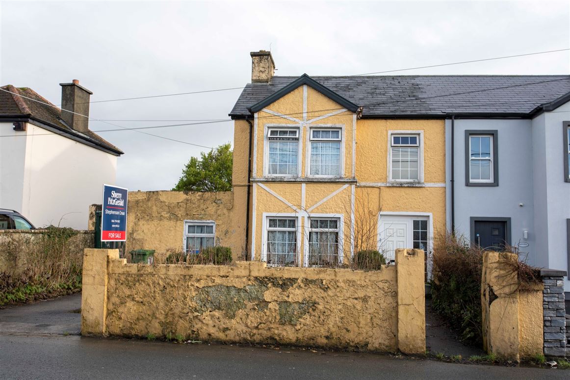 5 Springwood, Clash West