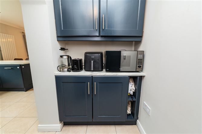 https://photos-a.propertyimages.ie/media/3/5/8/5019853/017901cf-2c82-4af3-b554-cf6b05b3ecae_l.jpg