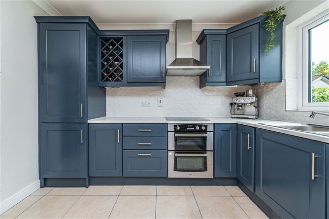 https://photos-a.propertyimages.ie/media/3/5/8/5019853/017901cf-2c82-4af3-b554-cf6b05b3ecae_l.jpg