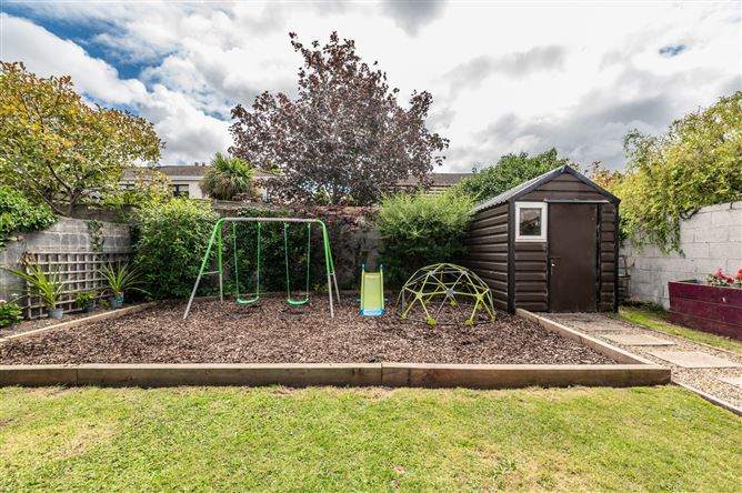https://photos-a.propertyimages.ie/media/3/5/8/5019853/017901cf-2c82-4af3-b554-cf6b05b3ecae_l.jpg