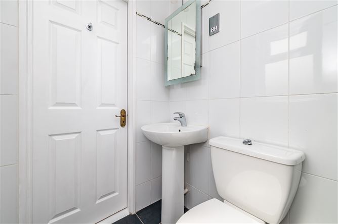 https://photos-a.propertyimages.ie/media/3/5/8/5019853/017901cf-2c82-4af3-b554-cf6b05b3ecae_l.jpg