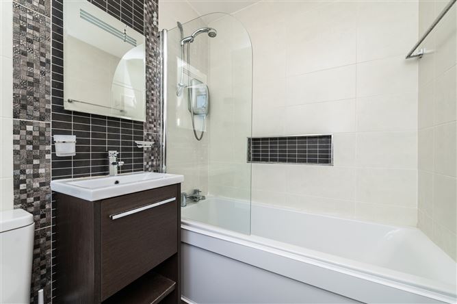 https://photos-a.propertyimages.ie/media/3/5/8/5019853/017901cf-2c82-4af3-b554-cf6b05b3ecae_l.jpg