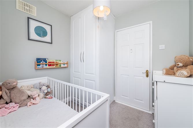 https://photos-a.propertyimages.ie/media/3/5/8/5019853/017901cf-2c82-4af3-b554-cf6b05b3ecae_l.jpg