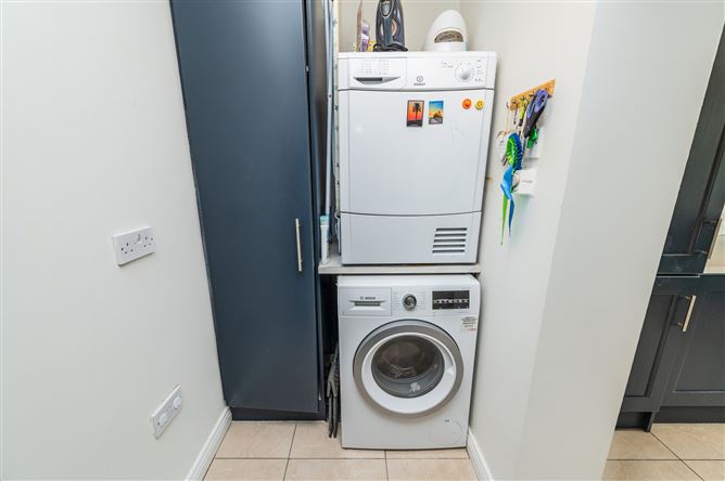 https://photos-a.propertyimages.ie/media/3/5/8/5019853/017901cf-2c82-4af3-b554-cf6b05b3ecae_l.jpg