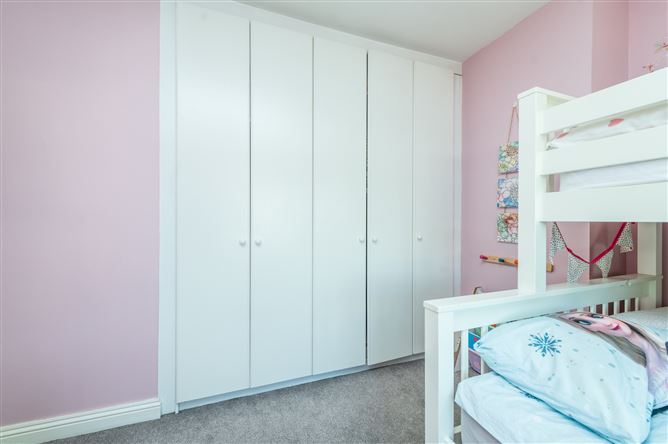 https://photos-a.propertyimages.ie/media/3/5/8/5019853/017901cf-2c82-4af3-b554-cf6b05b3ecae_l.jpg