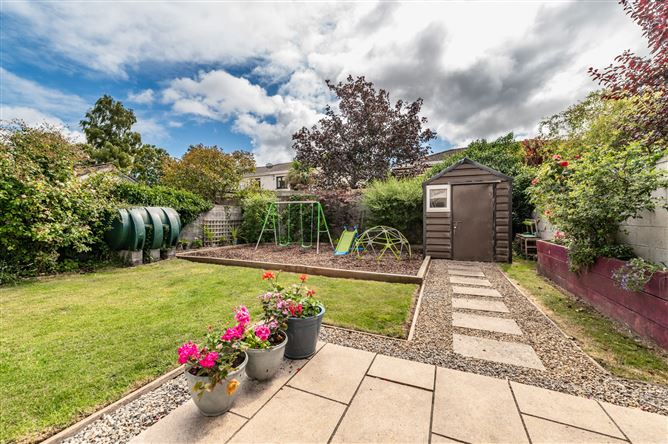 https://photos-a.propertyimages.ie/media/3/5/8/5019853/017901cf-2c82-4af3-b554-cf6b05b3ecae_l.jpg