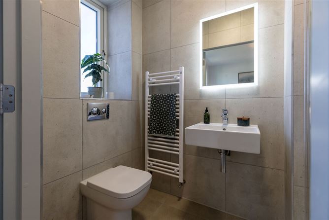 https://photos-a.propertyimages.ie/media/3/6/0/4915063/ffe94f25-13cb-4de3-844c-532b7fc3fe8a_l.jpg