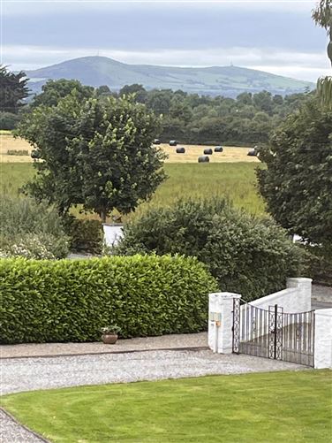 https://photos-a.propertyimages.ie/media/3/6/0/4941063/3b7518cb-7fa3-47f7-a268-64bc4aa0a34e_l.jpg