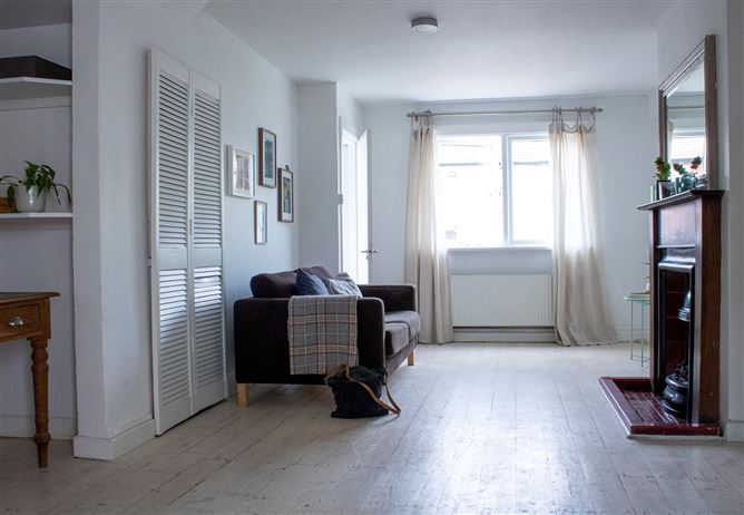 https://photos-a.propertyimages.ie/media/3/6/2/4940263/c4d21ea2-4207-4a3b-a718-a1ba6d0a1899_l.jpg