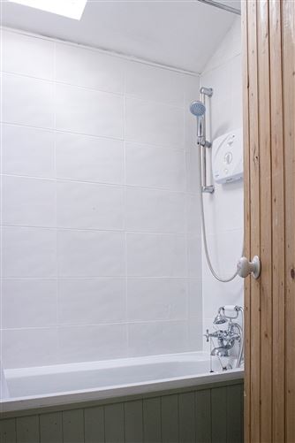 https://photos-a.propertyimages.ie/media/3/6/2/4940263/c4d21ea2-4207-4a3b-a718-a1ba6d0a1899_l.jpg