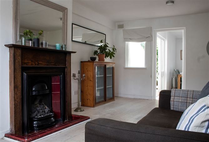 https://photos-a.propertyimages.ie/media/3/6/2/4940263/c4d21ea2-4207-4a3b-a718-a1ba6d0a1899_l.jpg