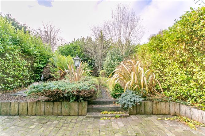 4 Fairways Park, Foxrock, Dublin 18