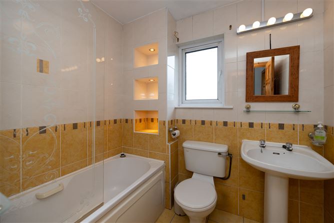 18 Pembroke Crescent, Pembroke Woods, Passage West, Cork